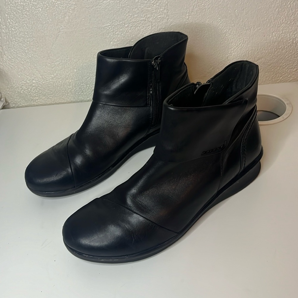 Clarks Womens Hope Track - Size 7.5